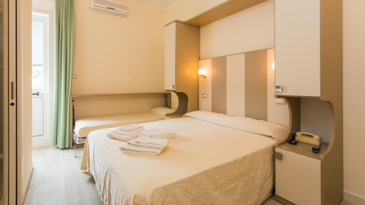Hotel Trieste Cesenatico Camera foto