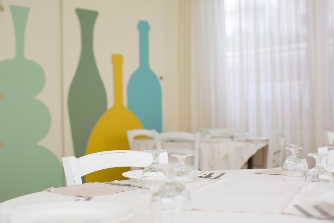 Hotel Trieste Cesenatico Esterno foto