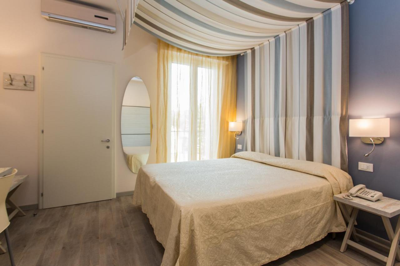 Hotel Trieste Cesenatico Esterno foto