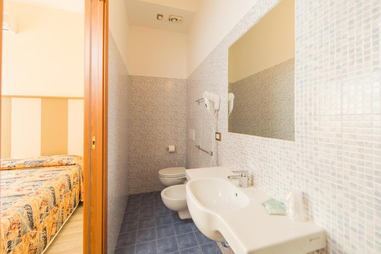 Hotel Trieste Cesenatico Camera foto