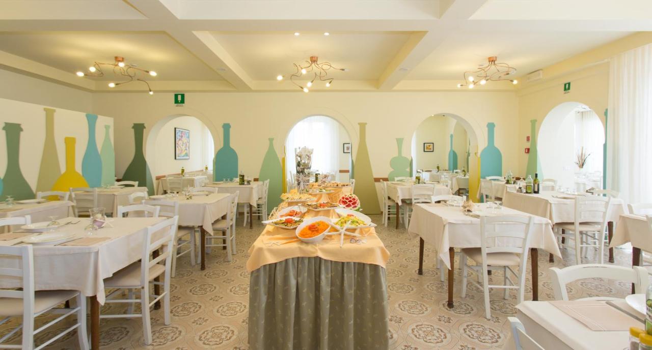 Hotel Trieste Cesenatico Esterno foto